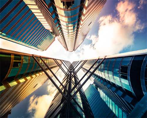 装修时水管遇上电路管，谁应该避让谁？谁在上谁在下？