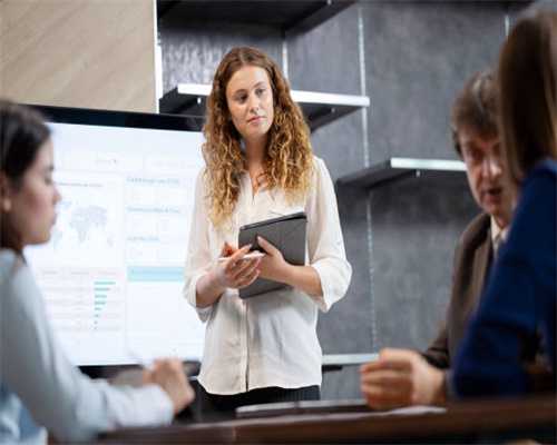 一品红花怎么养？精准的配土和施肥，养好不困难