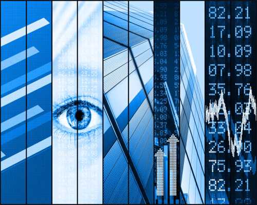 淮南一小区大风吹落楼房墙坯 砸毁楼下6辆轿车