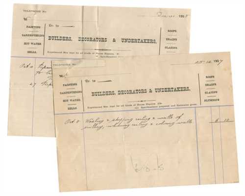 扶桑花是一种喜阳植物，阳光充足，花繁叶茂，四季吐艳