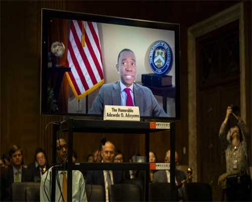 成都环卫工新装“首秀”：反光条、LED，实测超防水